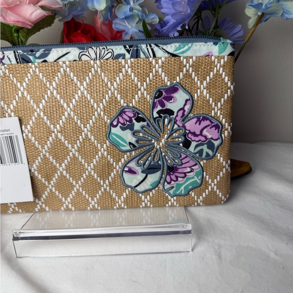 NWT Vera Bradley Penelope’s Garden Beach Wristlet Floral Straw Wristlet Zip - Picture 3 of 6